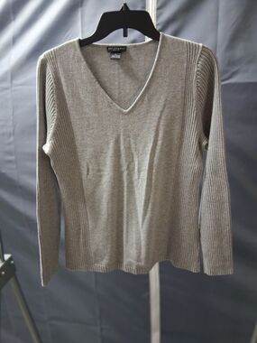 Bay Studio V-Neck Ribbed Panel Sweater in Heather Gray